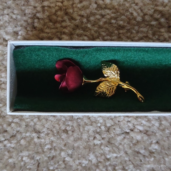 Giovanni Jewelry rose pin - Picture 2 of 6